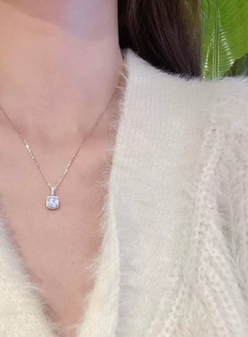 小方糖项链女轻奢小众高级感饰吊坠锁骨超闪钻轻奢颈链百搭闺蜜