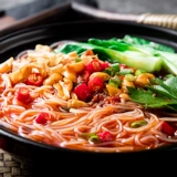 Носитель, горячий и кислый порошок 108 г мешков Чунцина вкуса сладкого картофеля закуски с закусками мгновенные лапша фаст -фуд вентиляции с лапшой