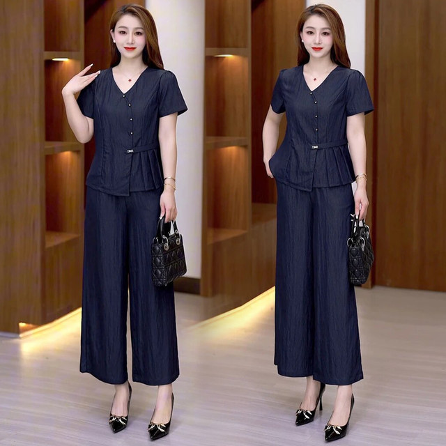 ຄົນອັບເດດ: ເສື້ອ V-neck ສັ້ນແຂນສັ້ນ, ກາງເກງຂາກວ້າງສອງຊຸດສໍາລັບແມ່ຍິງ 2026 summer ຮູບແບບໃຫມ່ຂອງແມ່ໃສ່ຊຸດບາດເຈັບແລະຕາເວັນຕົກ