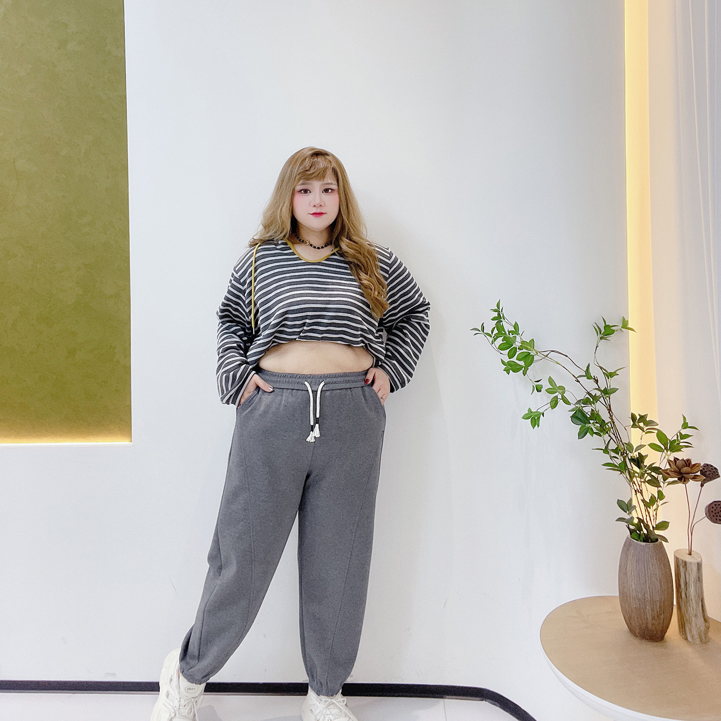 胖莹莹大码女装2025秋冬简约刺绣抽绳松紧腰束脚运动卫裤休闲裤,淘宝优惠券,粉丝福利购,淘宝优惠卷