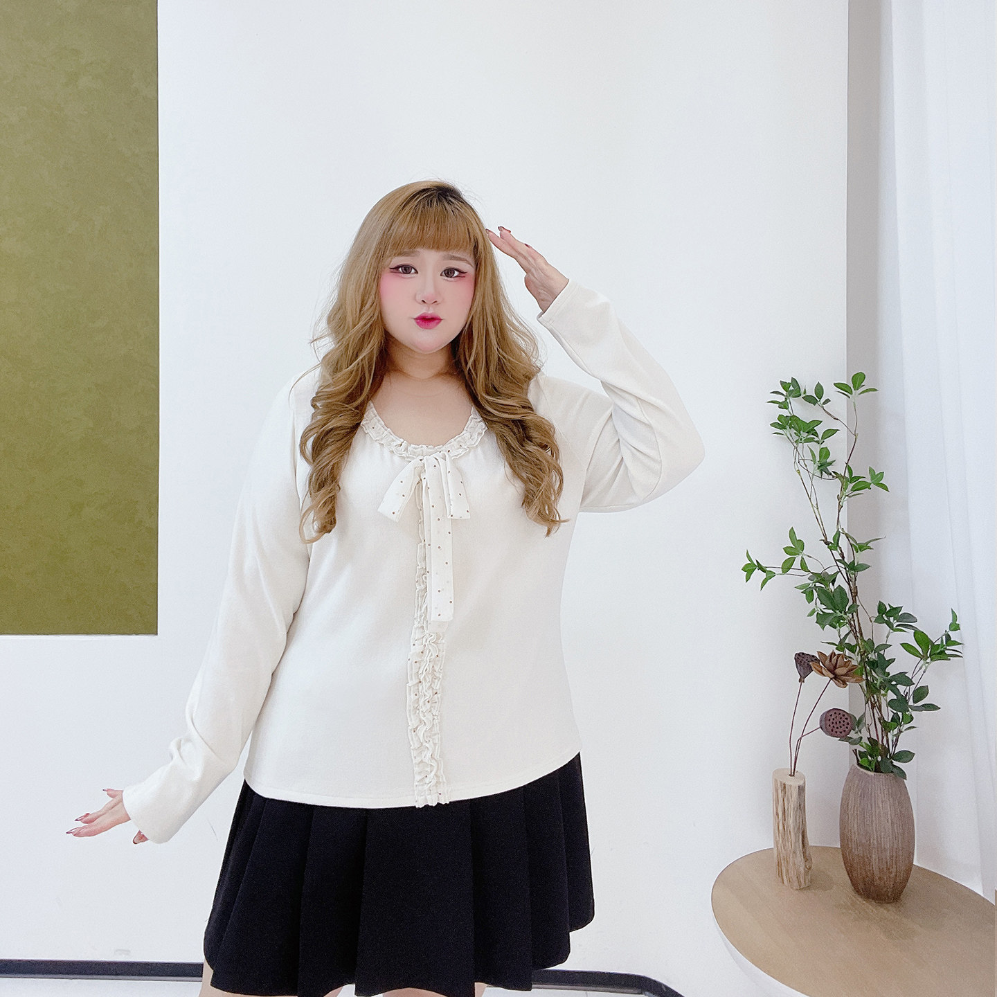 胖莹莹大码女装韩系温柔通勤正肩V领系带波点打底衫显瘦长袖T恤,淘宝优惠券,粉丝福利购,淘宝优惠卷