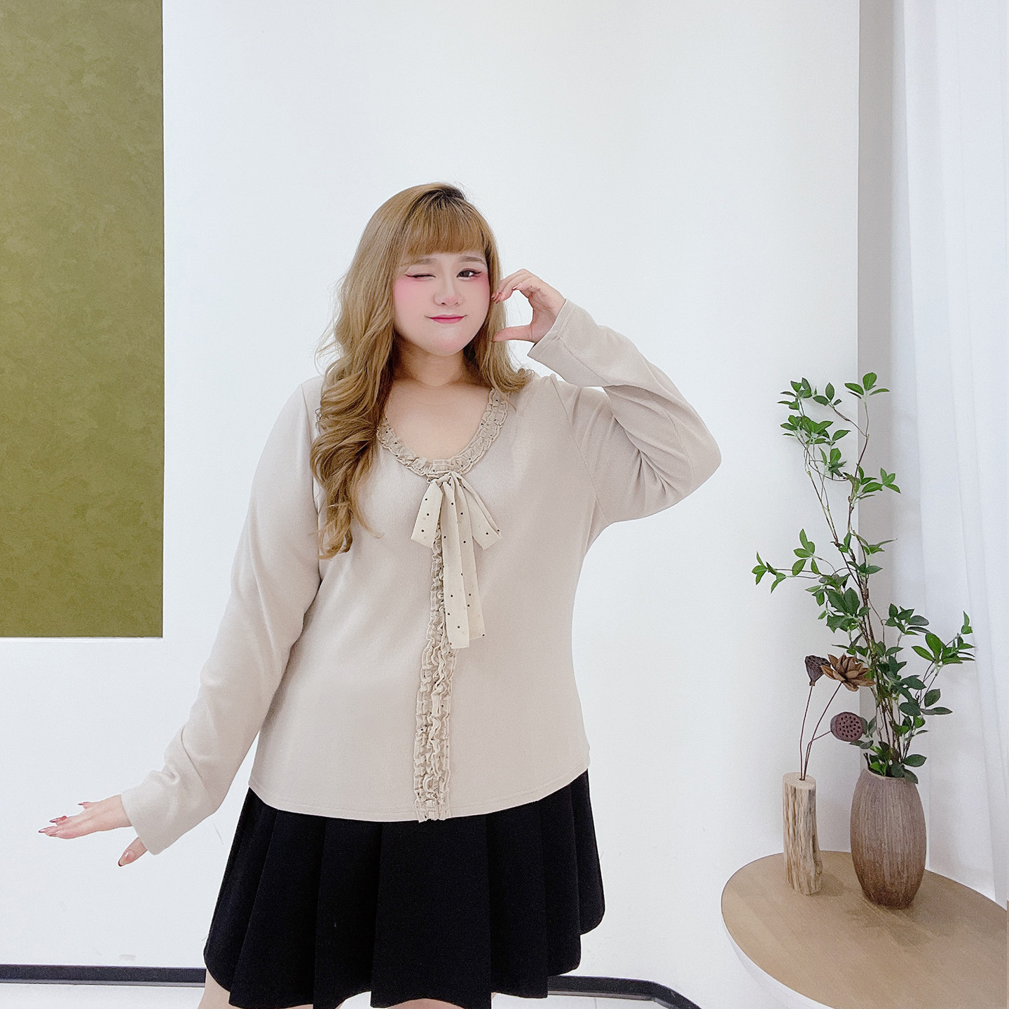 胖莹莹大码女装韩系温柔通勤正肩V领系带波点打底衫显瘦长袖T恤,淘宝优惠券,粉丝福利购,淘宝优惠卷