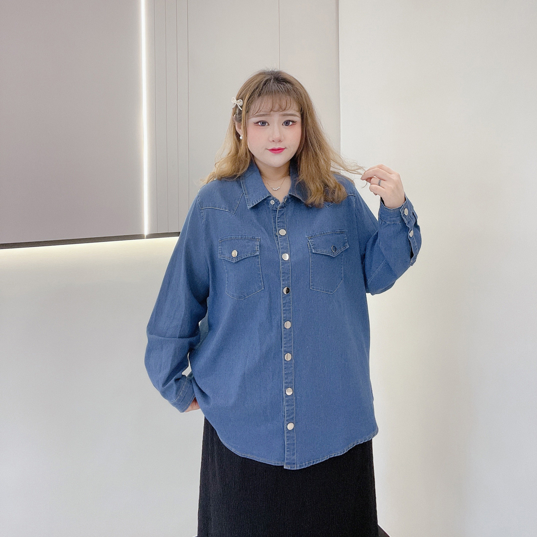 300斤胖莹莹特大码纯色简约百搭休闲时髦叠穿遮肉牛仔衬衫上衣,淘宝优惠券,粉丝福利购,淘宝优惠卷