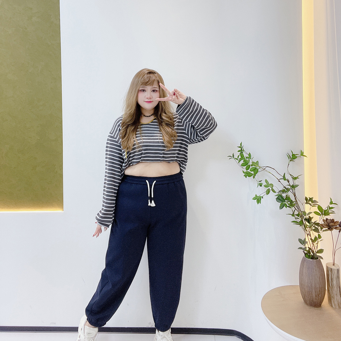 胖莹莹大码女装2025秋冬简约刺绣抽绳松紧腰束脚运动卫裤休闲裤,淘宝优惠券,粉丝福利购,淘宝优惠卷