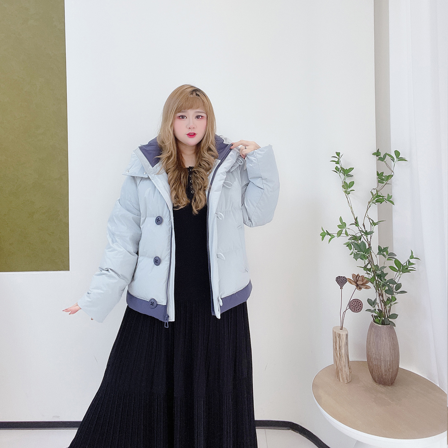 韩系学院风撞色胖莹莹大码女装300斤胖mm加肥保暖加厚连帽羽绒服 - 图1