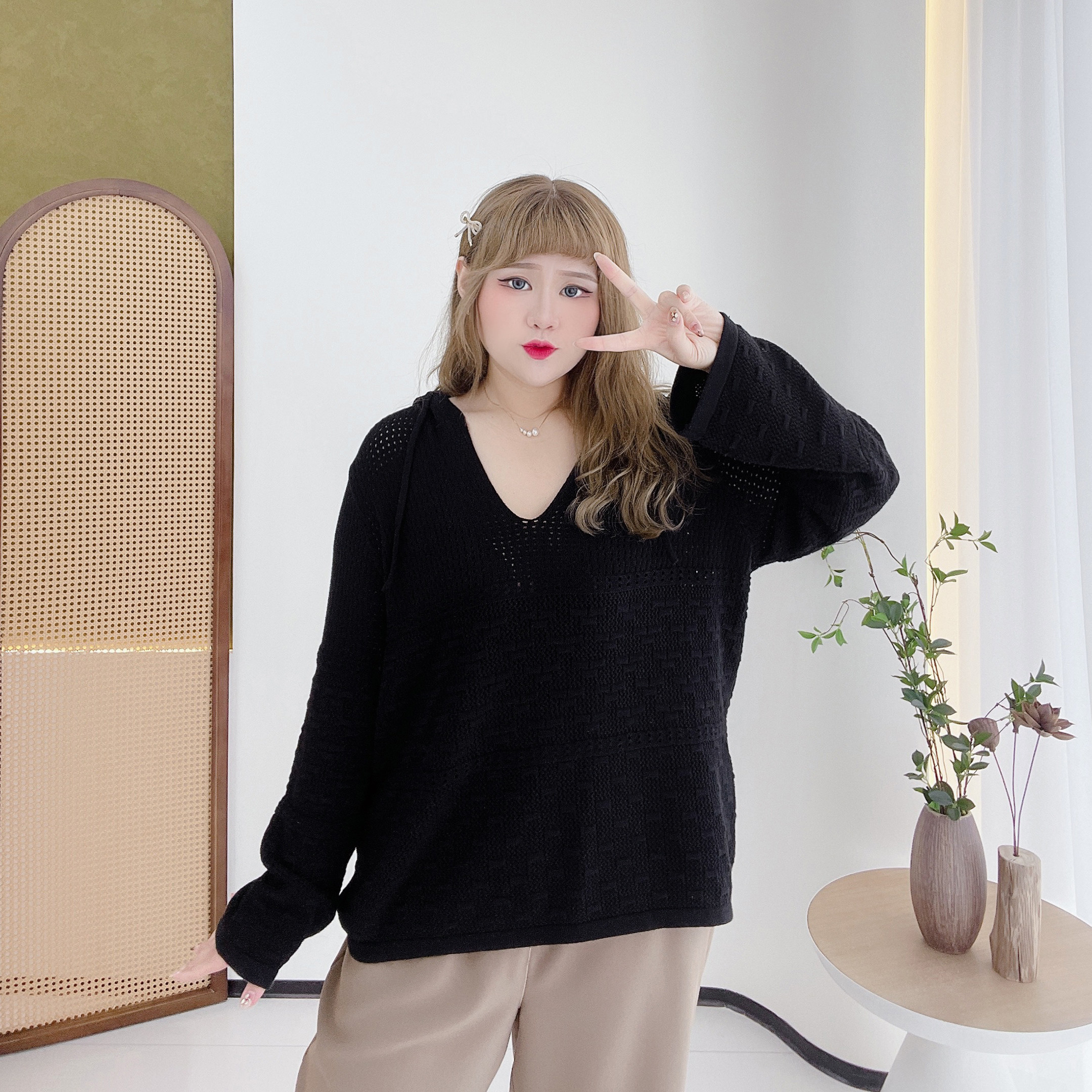 2025秋款胖mm减龄慵懒风简约镂空V领连帽宽松遮肉显瘦针织衫上衣,淘宝优惠券,粉丝福利购,淘宝优惠卷