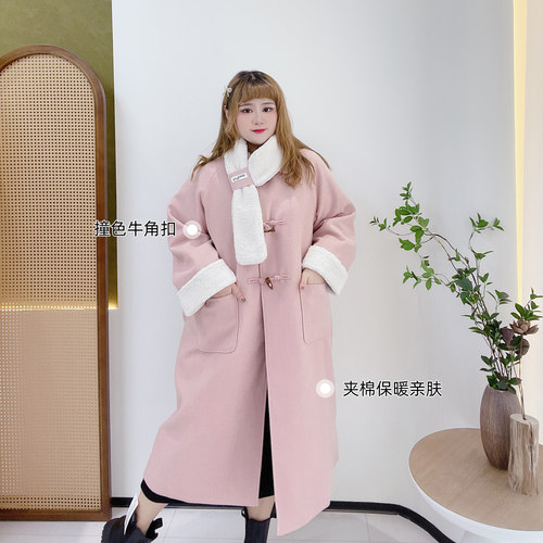 300斤胖莹莹大码女装胖mm围脖新年氛围感夹棉牛角扣加厚呢大衣 - 图0