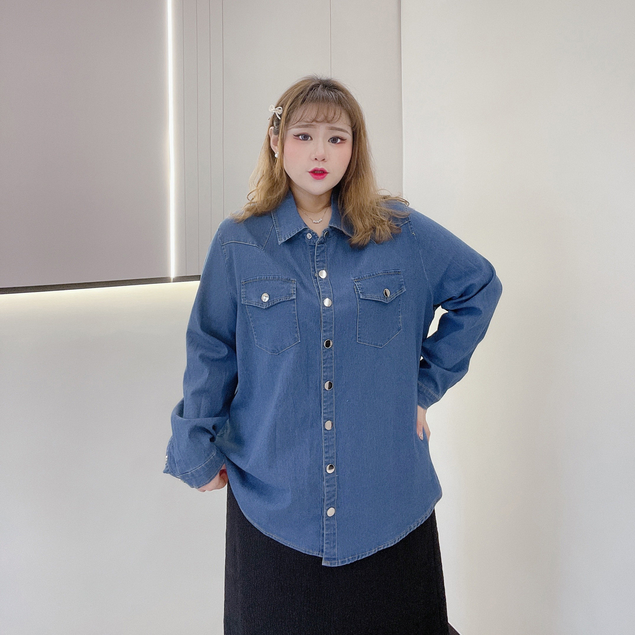 300斤胖莹莹特大码纯色简约百搭休闲时髦叠穿遮肉牛仔衬衫上衣,淘宝优惠券,粉丝福利购,淘宝优惠卷