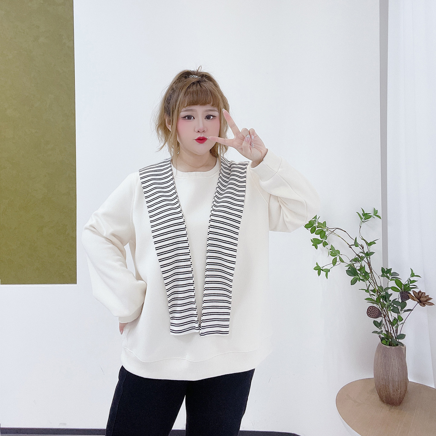 胖莹莹大码女装2025秋冬设计感减龄条纹披肩加绒宽松休闲百搭卫衣,淘宝优惠券,粉丝福利购,淘宝优惠卷