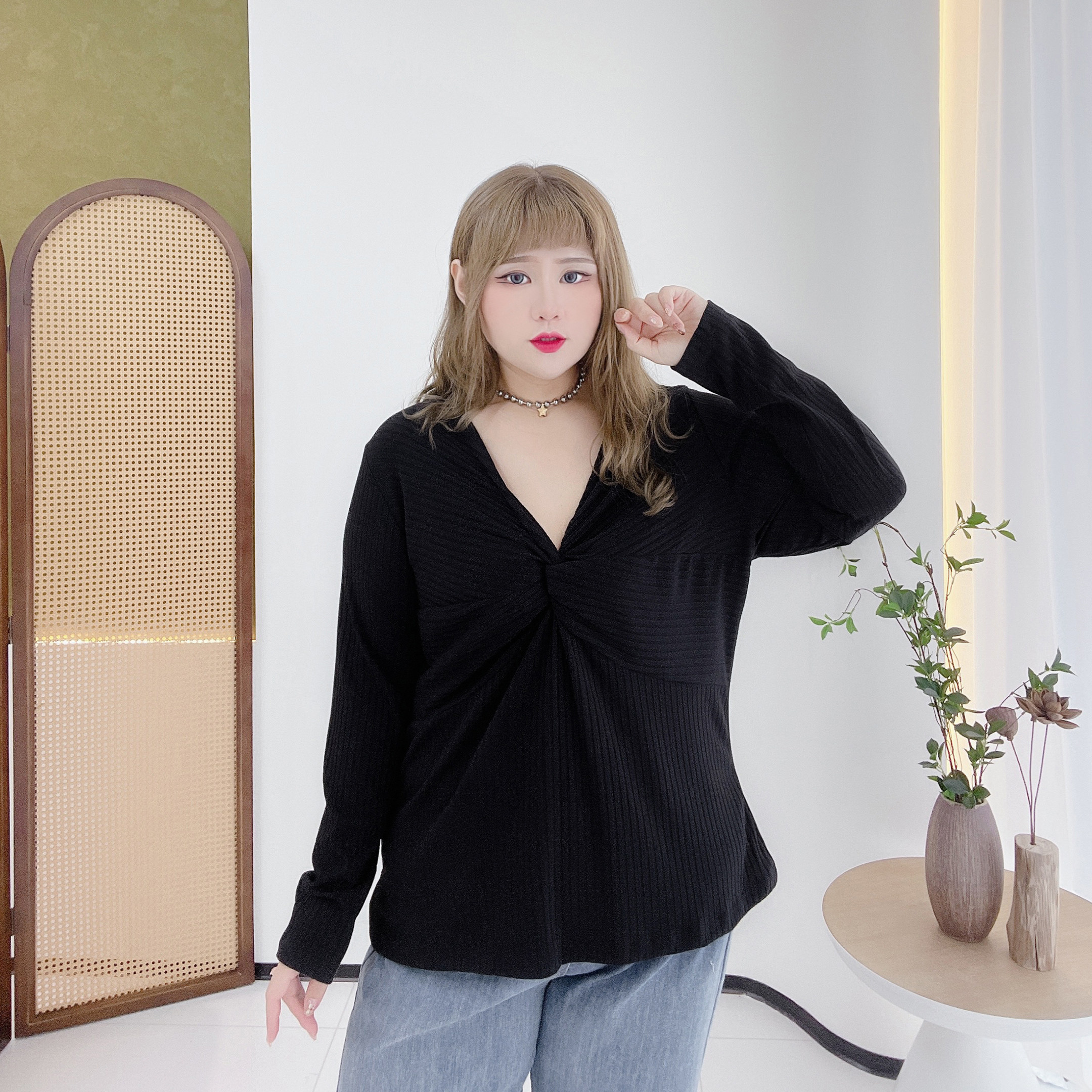 2025秋胖MM修身弹力V领性感胖莹莹大码女装设计感针织上衣打底衫,淘宝优惠券,粉丝福利购,淘宝优惠卷