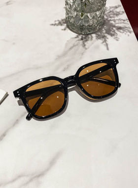 2024年新款方形简单粗框墨镜茶色