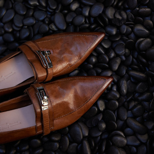 Le' Murmure “Geek Chic”重磅意大利水洗马皮 尖头马衔扣乐福鞋 - 图1