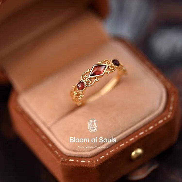 《绯红香氛》原创设计S925纯银戒指天然红石榴石法式复古红色礼物,淘宝优惠券,粉丝福利购,淘宝优惠卷