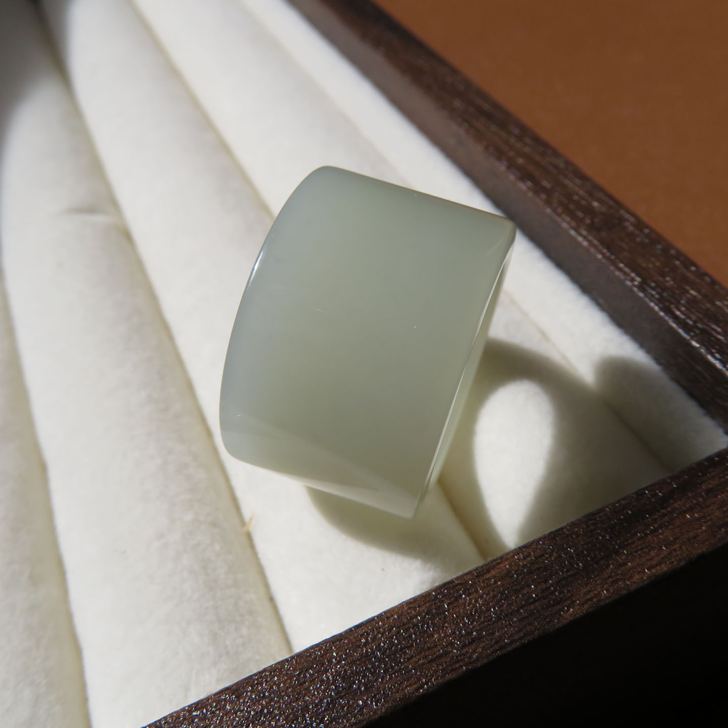 Fangfang Yushe Xinjiang Hotan Jade is delicate, oily and finished, white jade card 17mm ring puller