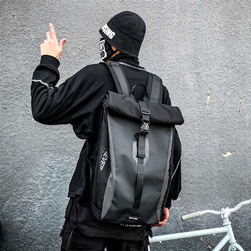 2021年新款潮牌男士骑行双肩背包 梦凡客双肩背包