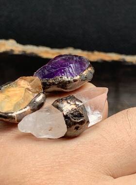 跨境复古风天然紫晶黄晶白水晶柱原石不定形手工包边古铜可调戒指