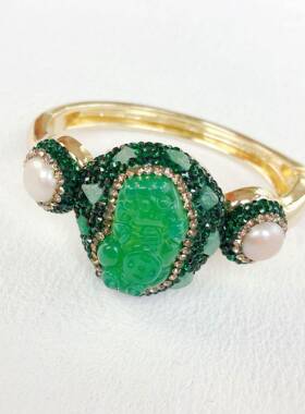 天然淡水珍珠绿色貔貅镶嵌手镯新款中古风重工设计手镯厂家