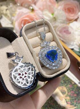 山茶厂家新款重工璀璨鸽红宝石爱心吊坠镀金群镶超闪小富婆项坠