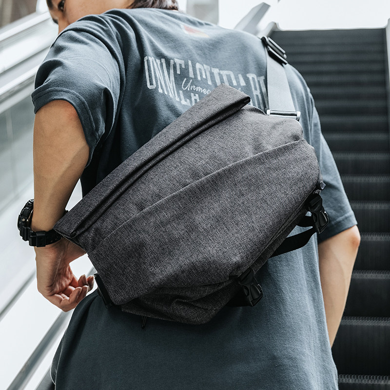 潮牌机能男士新款胸包多功能斜挎包 fnzhe男士包袋
