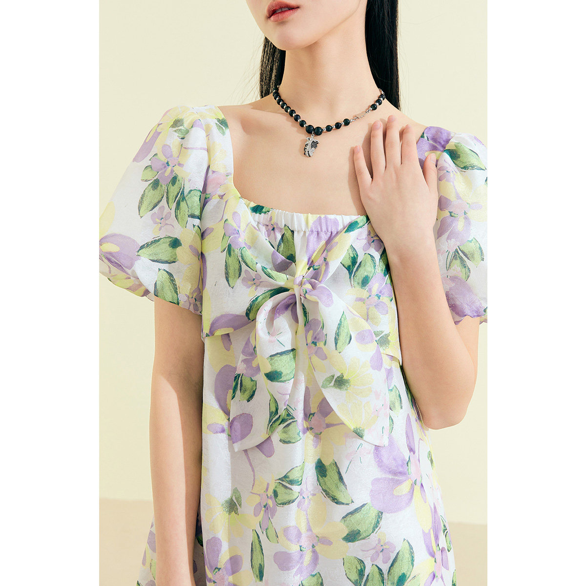 太平鸟方领蝴蝶结印花年夏季连衣裙 太平鸟outlets店连衣裙