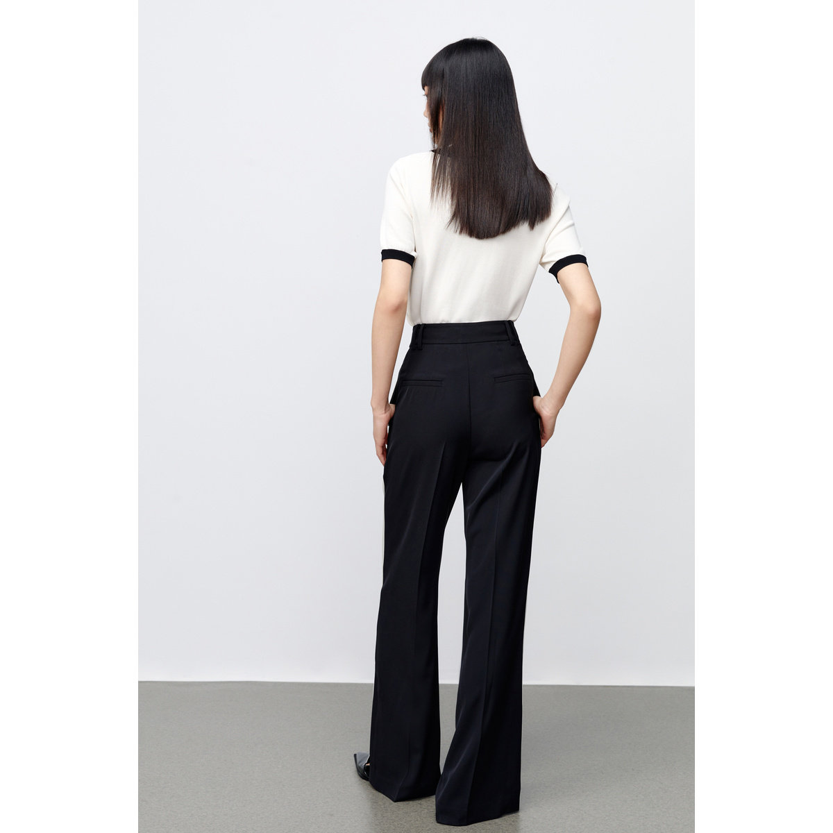  太平鸟outlets店休闲裤