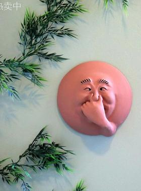 跨境新品滑稽大红脸捏鼻子大叔雕像墙面装饰品厕所挂饰摆件父亲节