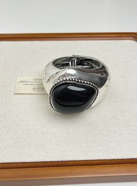 重工复古做旧石头黑树脂手镯夸张高级感开口弹簧手环女98