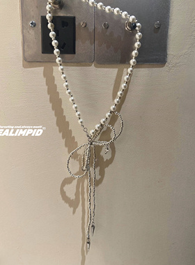 蝴蝶结铆钉设计颈链珍珠少女