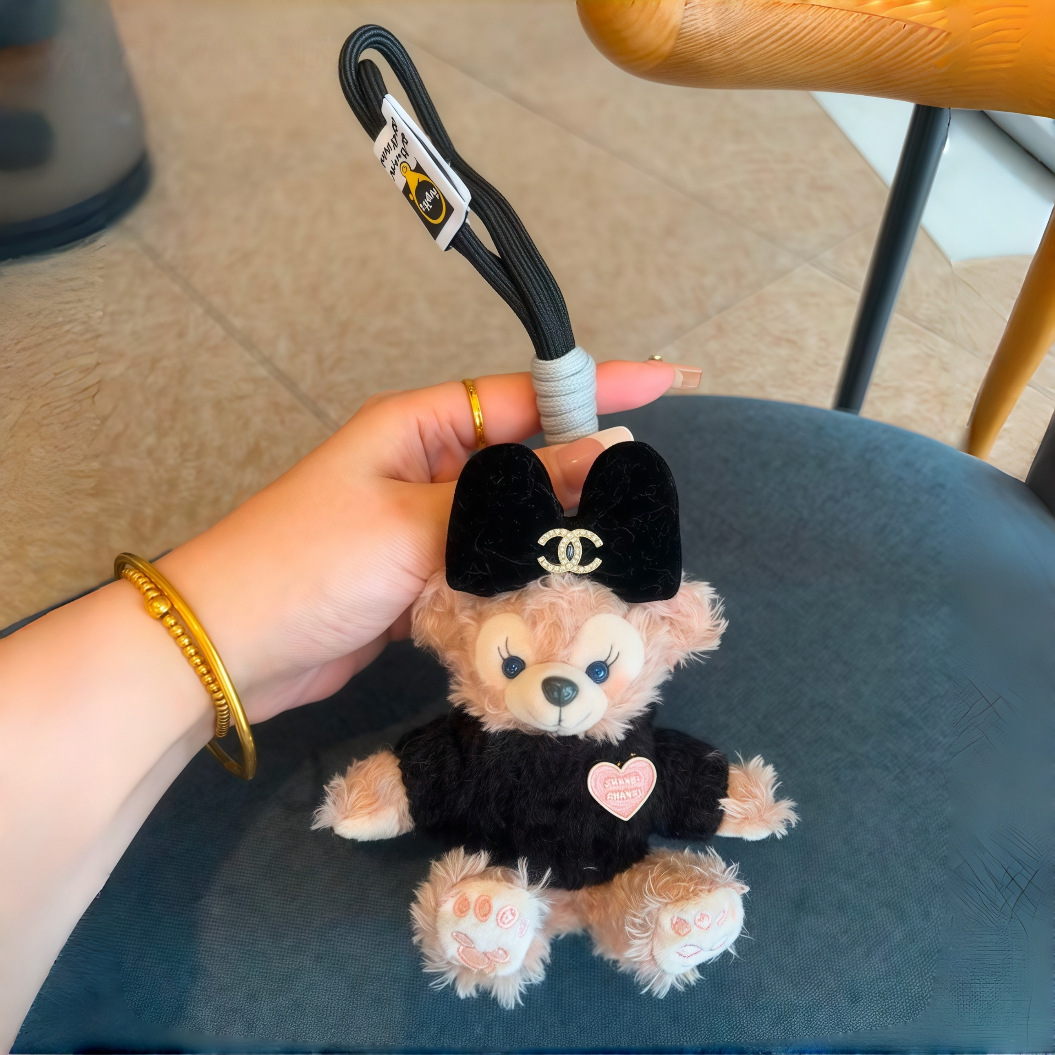 2025年冬季新款雪莉玫包包挂件毛绒公仔达菲熊玩偶挂饰娃娃钥匙扣 - 图0