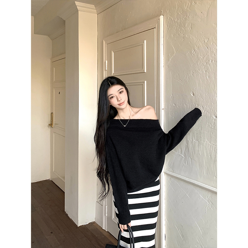 MosesQueen魔西女王一字领露肩毛衣女秋冬宽松显瘦气质针织衫上衣