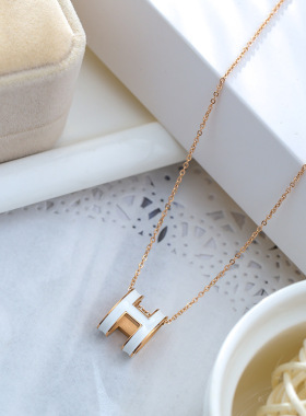 韩版个性H字母吊坠in潮轻奢滴胶钛钢项链女网红高级感锁骨链颈链