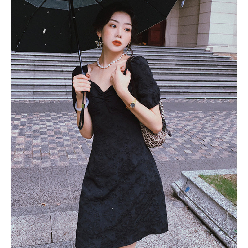 法式复古v领露背白色女气质连衣裙 俏旗蔓连衣裙