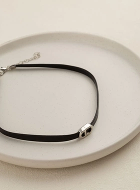 黑色皮绳字母CDchoker项链女小众设计高级纯欲辣妹锁骨链项圈颈链