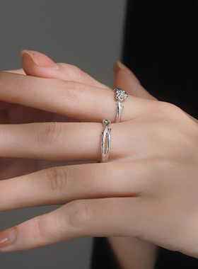 老凤祥情侣表白玫瑰花戒指