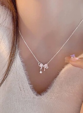 老凤祥猫眼石蝴蝶结项链