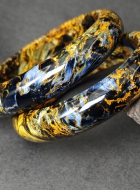 秀吧纳米比亚彼得石手镯老矿料暴风闪电猫眼效应凤凰绿松南红水晶