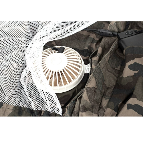 Одинокая воздушная авиационная одежда с однолетным воздушным кондиционером с рабочими, предназначенными для зарядки холодильной работы.