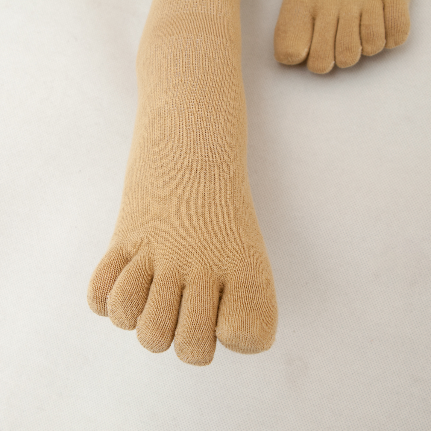 Loose fingered cotton socks for women, elegant middle tube socks