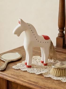 白色木质小马桌面收纳摆件