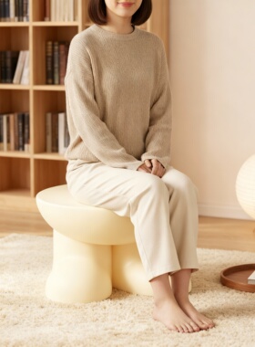 奶黄色针织极简氛围坐垫摆件