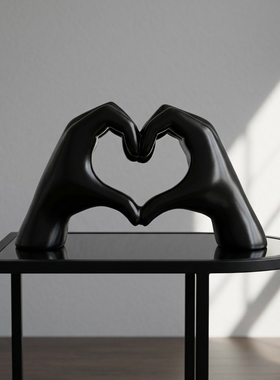 创意黑色陶瓷爱心手势桌面摆件