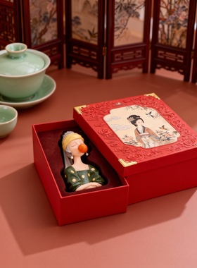 复古宫廷风红色礼盒限量摆件