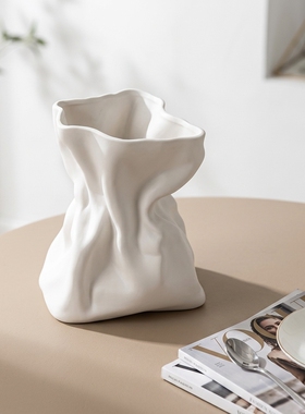 简约百搭白色褶皱软皮抽绳手拿包