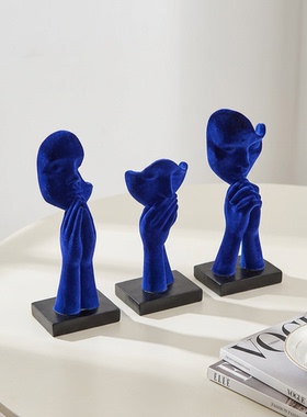 现代简约蓝色人物雕塑摆件