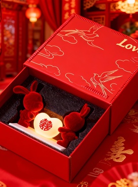 国潮红色爱心兔子情侣摆件