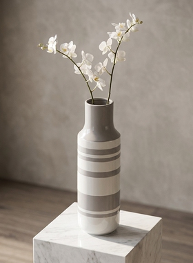 简约条纹陶瓷竖长花瓶