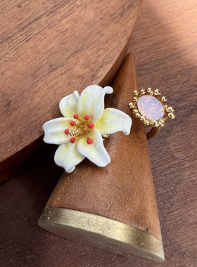 原创设计新款珐琅釉彩白色百合花活口戒指精致可爱送女友指环