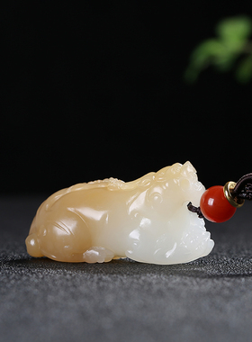 和田玉貔貅吊坠且末料糖白玉玉坠