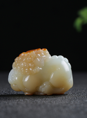 和田玉狮子如意手把件白玉褐黄皮