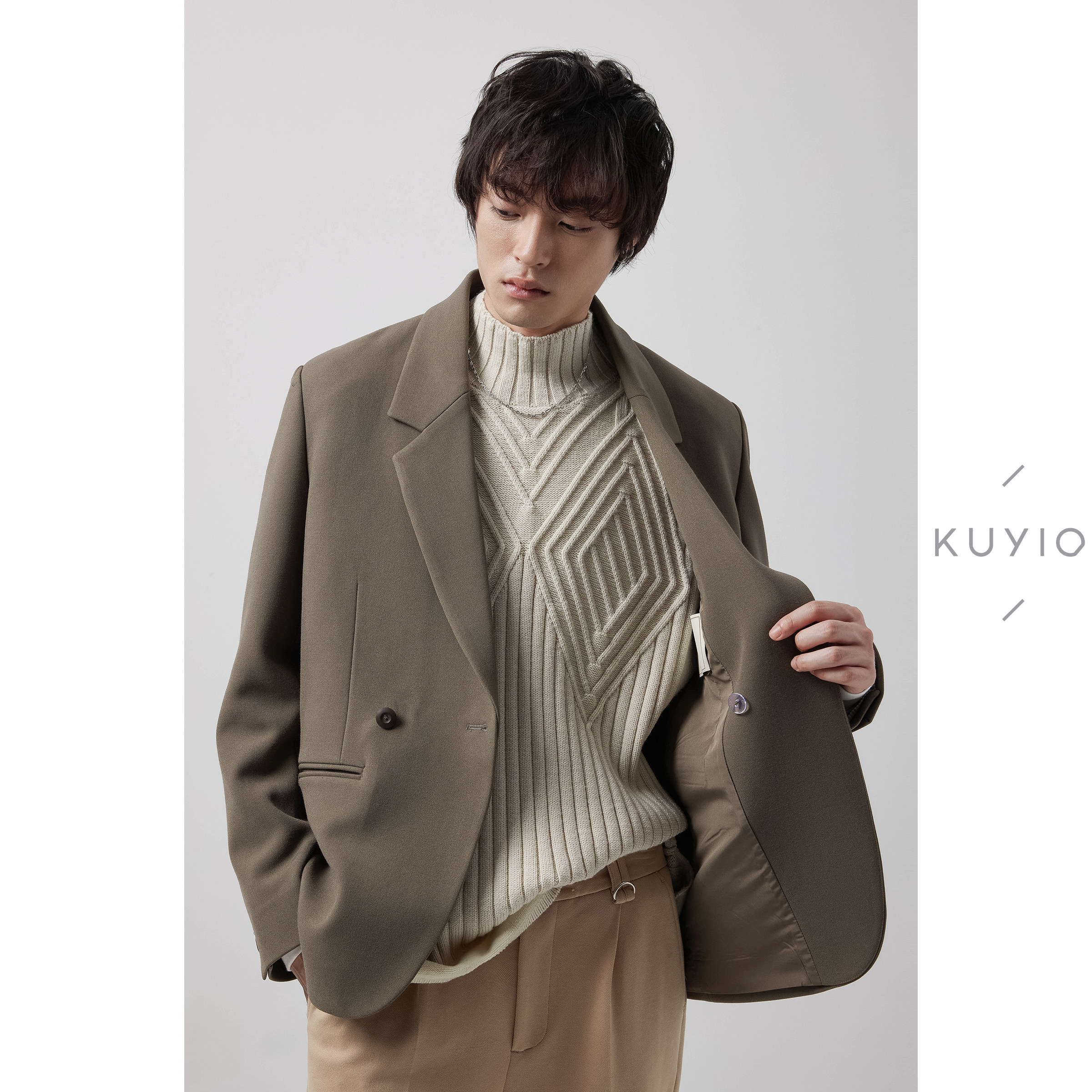 KUYIOU/立体几何提花肌理 羊毛混纺下摆开叉半高领针织马甲男 B04,淘宝优惠券,粉丝福利购,淘宝优惠卷